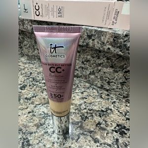 Brand New - It Cosmetics- YOUR SKIN BUT BETTER СС+ Illumination - Light